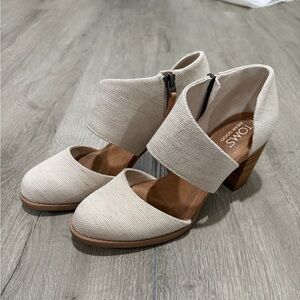 TOMS Women's Natural Milan Closed Toe